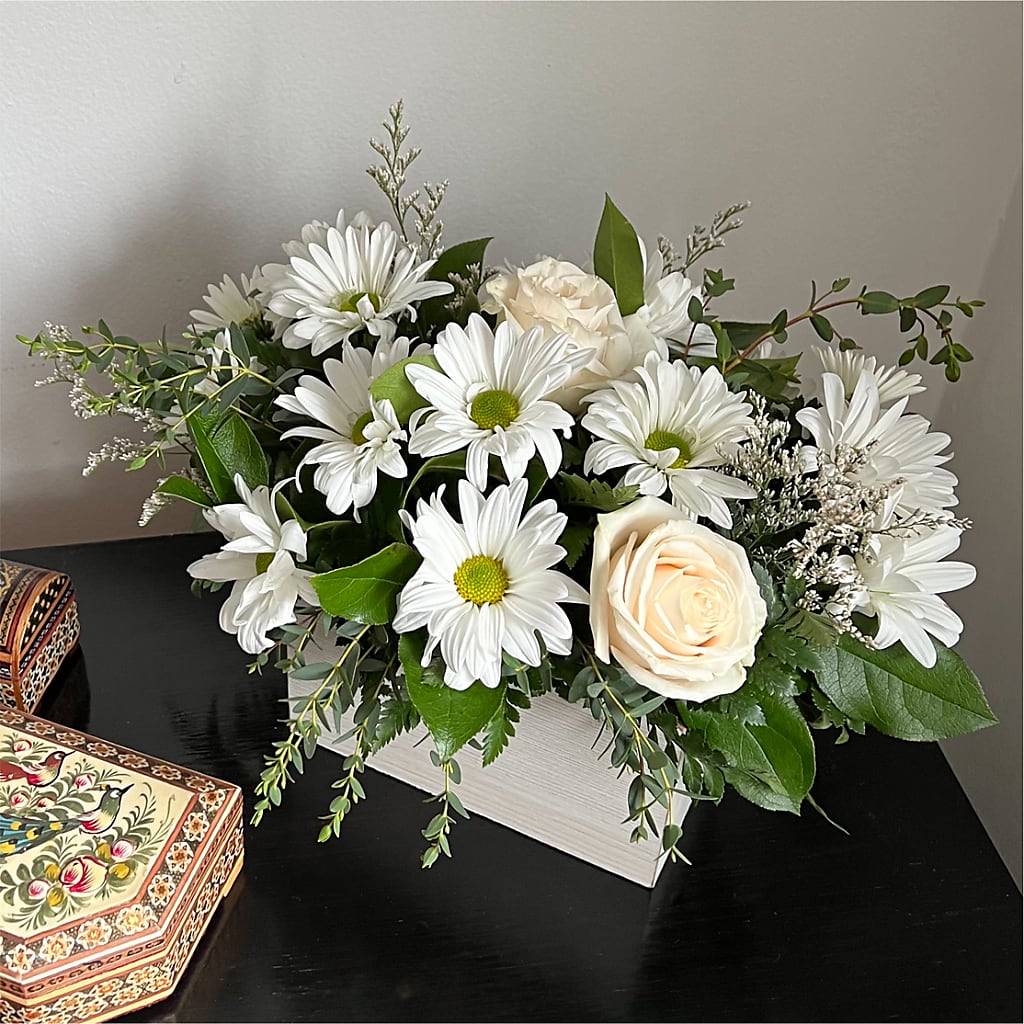 Fresh Linen Box Bouquet – Gateway Florist, Rockwood TN
