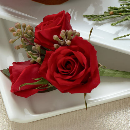 Red Spray Rose Boutonniere –  Gateway Florist, Rockwood TN